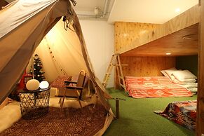 365BASE outdoor hostel