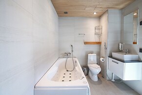 Levi Suites Levi Gold