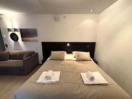 Levi Suites Levi Gold