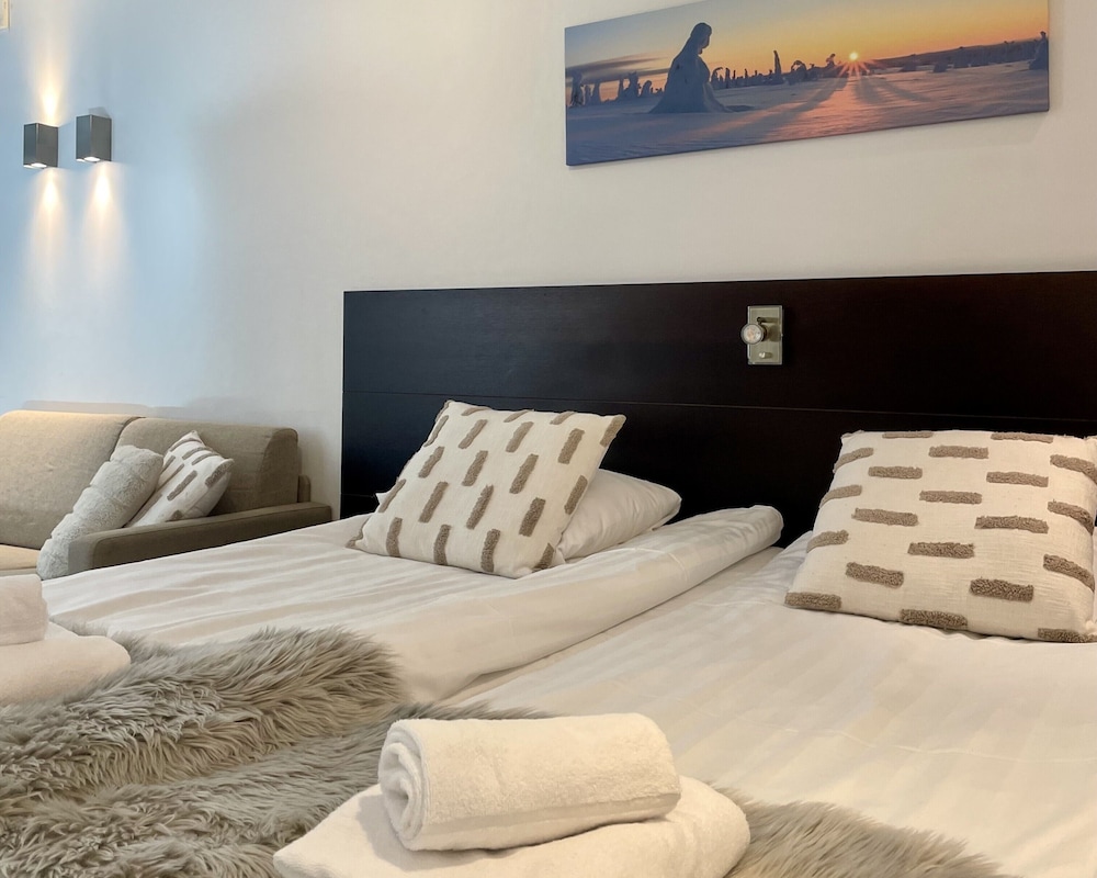 Levi Suites Levi Gold