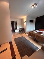 Levi Suites Levi Gold