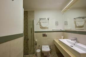 Sea Breeze Hotel & Apartments
