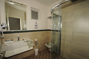 Sea Breeze Hotel & Apartments