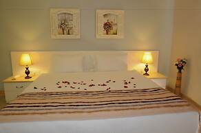 Sea Breeze Hotel & Apartments