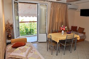 Tzivras Villa & Apartments