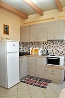Tzivras Villa & Apartments