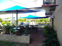 Kurrmine Beach Motel
