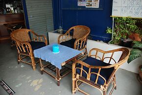 Blue Lagoon Guest House and Bar
