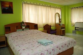 Blue Lagoon Guest House and Bar