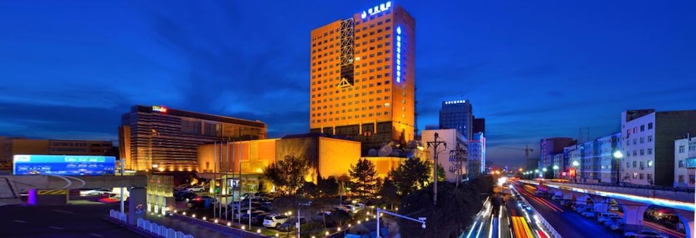 Luxemon Xinjiang Yindu Hotel