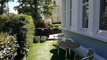 Evans Hotel
