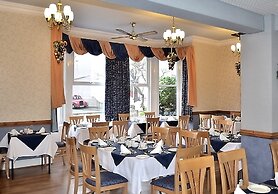 Evans Hotel