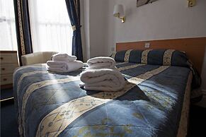 Evans Hotel