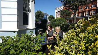 Evans Hotel