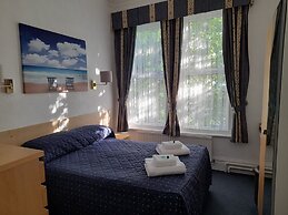 Evans Hotel