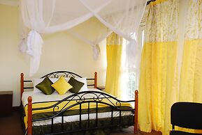 Graceland Hotel & Gardens