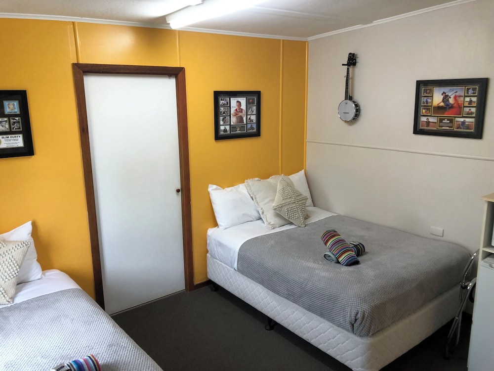 Acacia Motel