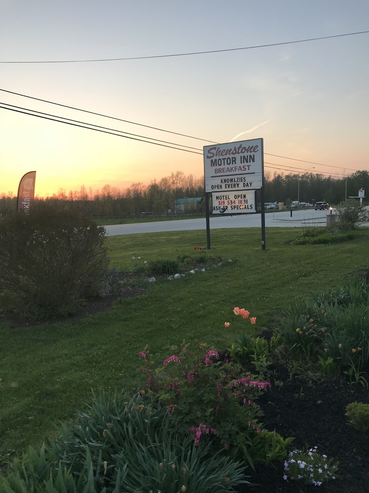 Shenstone Motor Inn