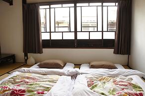 Guesthouse OKI's Inn - Hostel