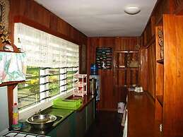 Qua Roviana Motel