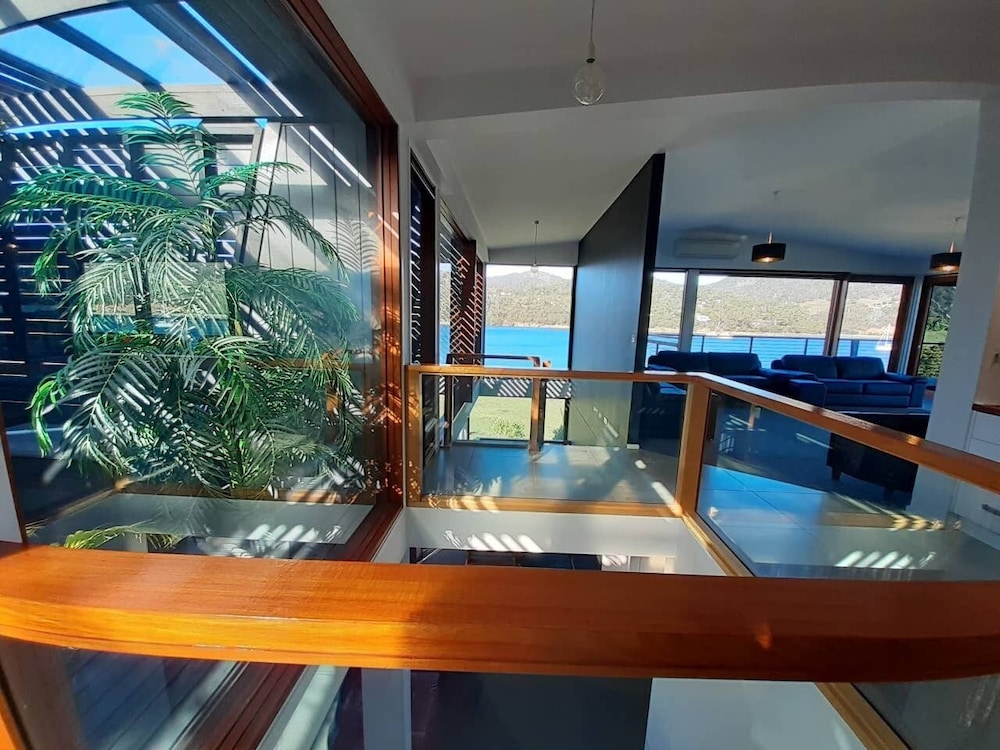 Amazing Unique Five-Star Waterfront Retreat