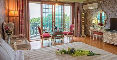 Beachside Whitehouse