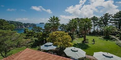 Beachside Whitehouse