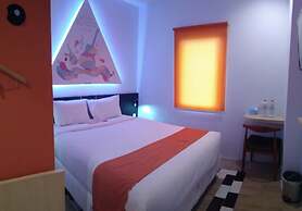 Front One Inn Semarang