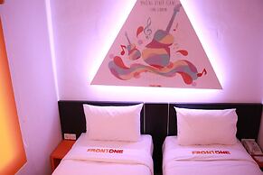 Front One Inn Semarang