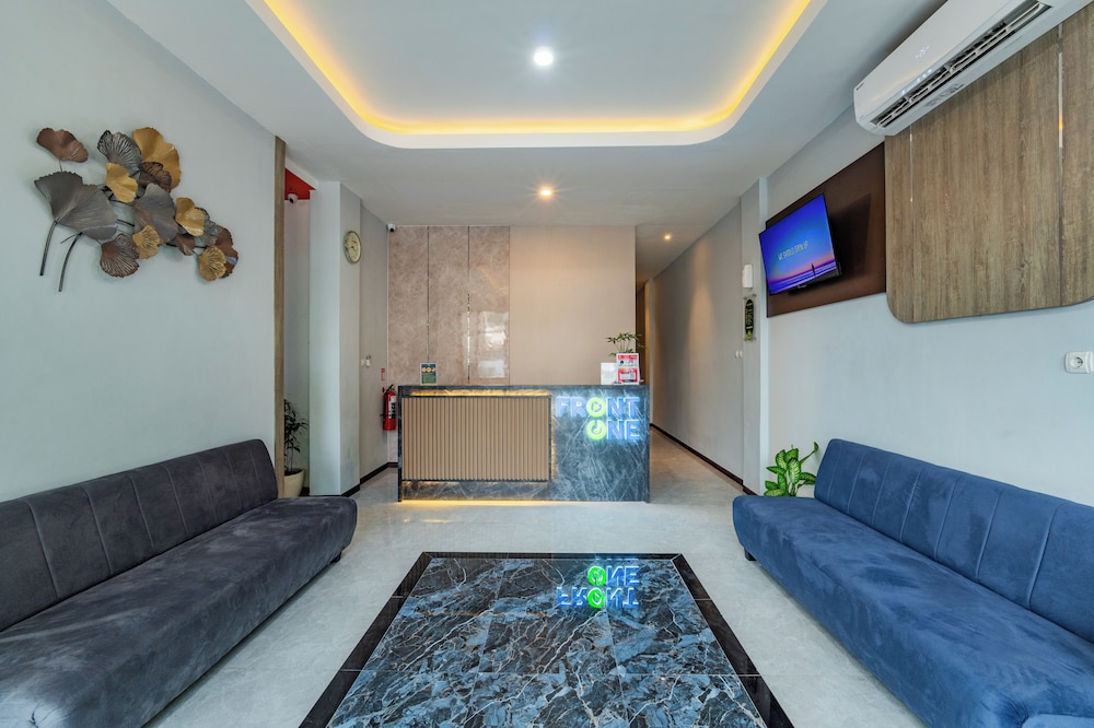 Front One Budget Hotel Tirtonadi Solo