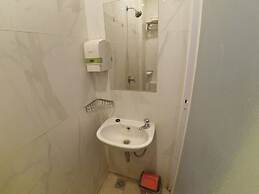 Front One Budget Hotel Tirtonadi Solo