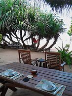 Arcade Beach Hotel