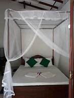 Arcade Beach Hotel
