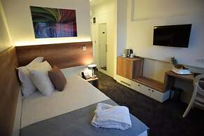 Santiny Hotel & Restaurant