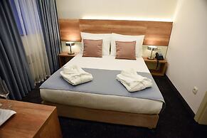 Santiny Hotel & Restaurant