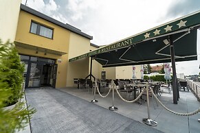 Santiny Hotel & Restaurant