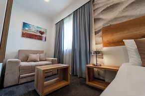 Santiny Hotel & Restaurant