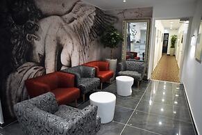Santiny Hotel & Restaurant