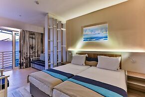 Carine Hotel Delfin