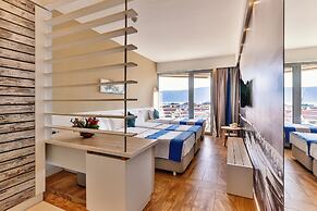 Carine Hotel Delfin