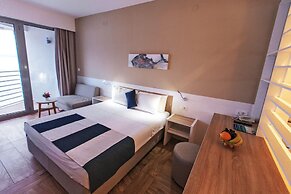 Carine Hotel Delfin