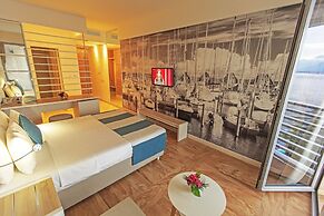 Carine Hotel Delfin
