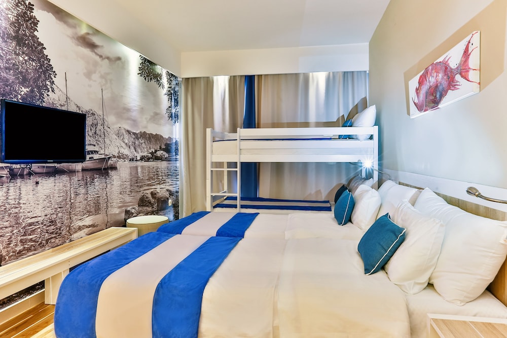 Carine Hotel Delfin