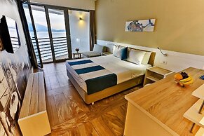 Carine Hotel Delfin