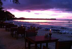 Ao Thong Beach Bungalows & Restaurant