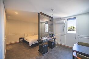 B&F Hotel