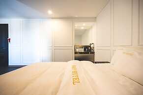 B&F Hotel