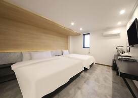 B&F Hotel