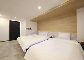 B&F Hotel