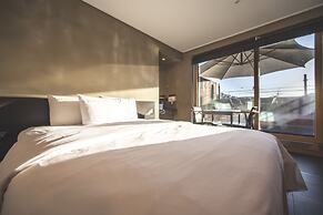 B&F Hotel